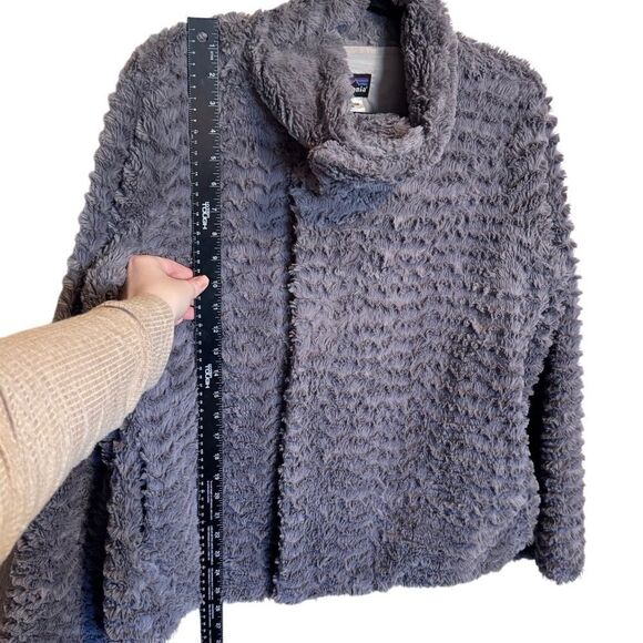 Patagonia- Women’s Pelage Gray Faux Fur Plush Jacket, Size Large - Picture 11 of 14